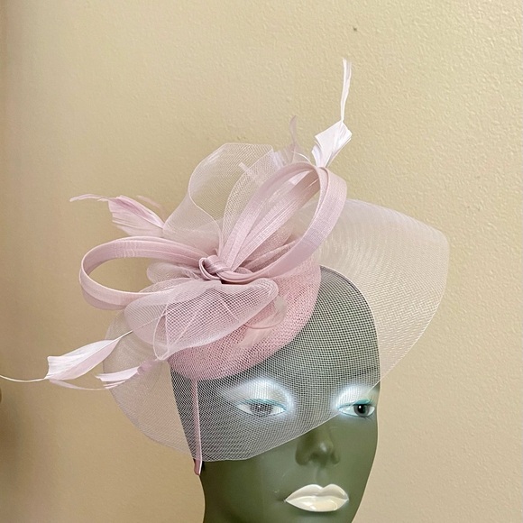 Modern-day Fascinator - Picture 2 of 5